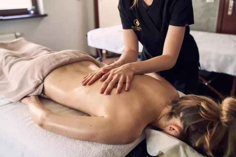 Czy masaż to skuteczna metoda na ulżenie w bólu kręgosłupa?