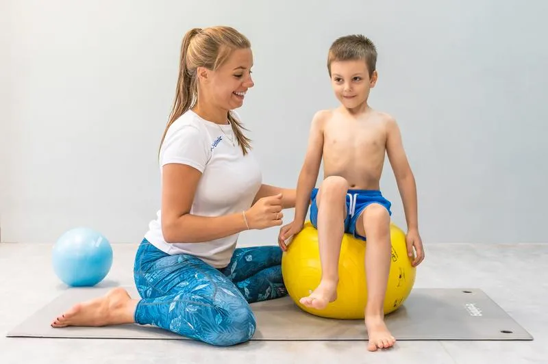 Jak wspierać rehabilitację dziecka, które nie chodzi – kluczowe kroki do lepszego jutra