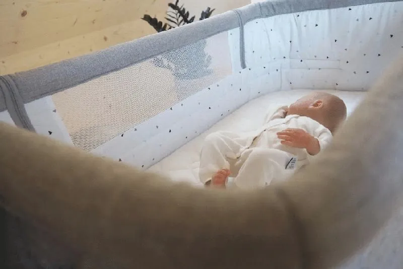 Jaki materac dla niemowlaka poleca fizjoterapeuta? Sprawdź najlepsze wybory!