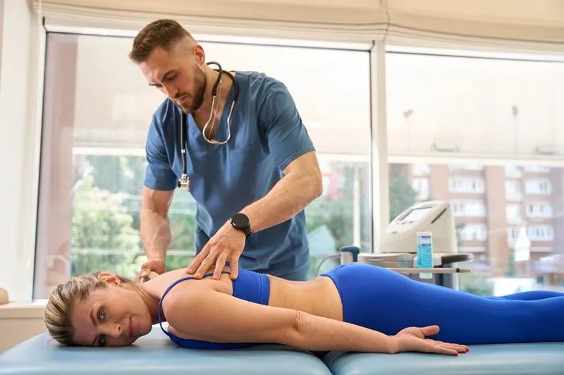 Jakie są zarobki fizjoterapeuty w Warszawie? Sprawdź, ile możesz zarobić!